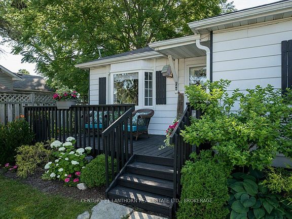 3rd image of 240 Thomas St W