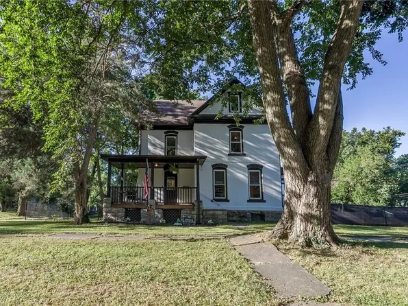 404 S Sycamore St, Ottawa, KS 66067