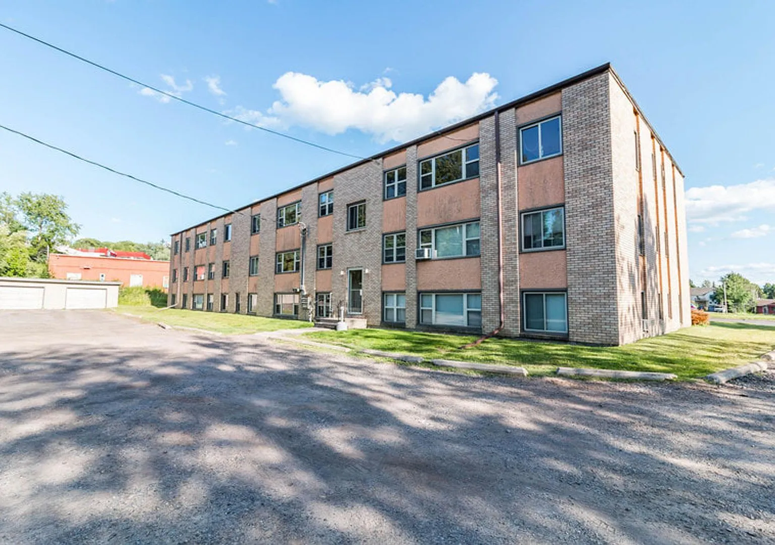 Available August! - 2 Bed 1 Bath Apartment — Photo 2