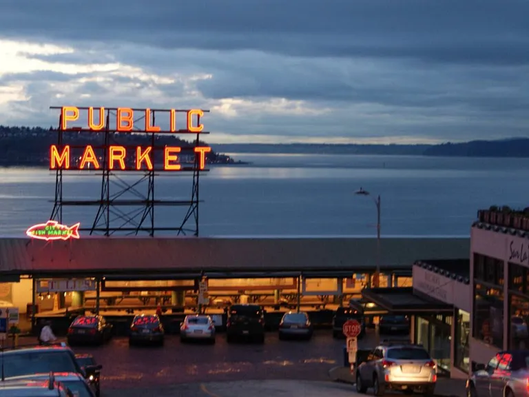 Alaskan Way — Photo 44
