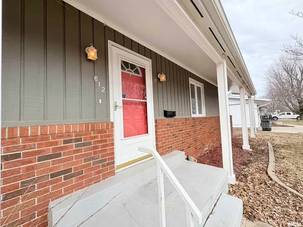 612 Hall Dr, South Jacksonville, IL 62650