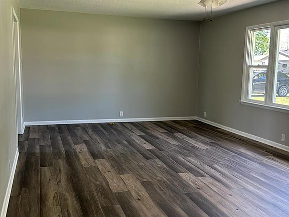 3rd image of 528 North Dr