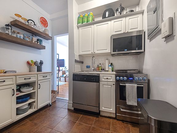 3rd image of 205 W 88th St APT 15A