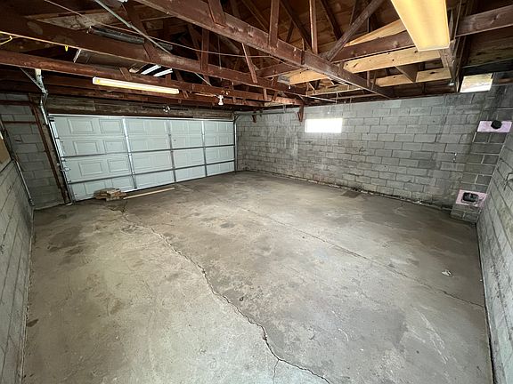 Detached Garage