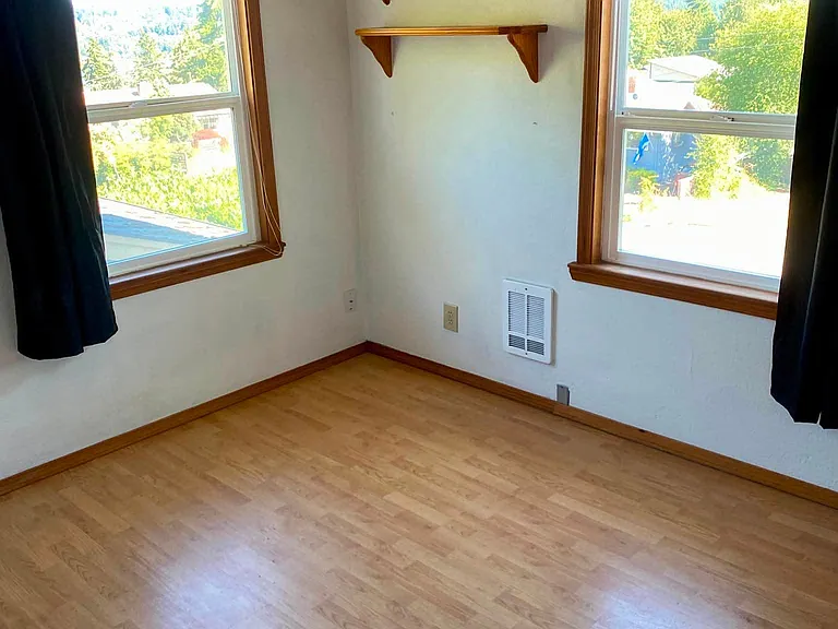 Upstairs bedroom 2