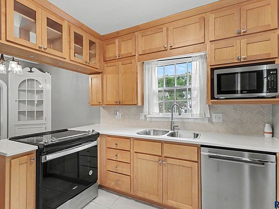 3rd image of 2116 W 21st St