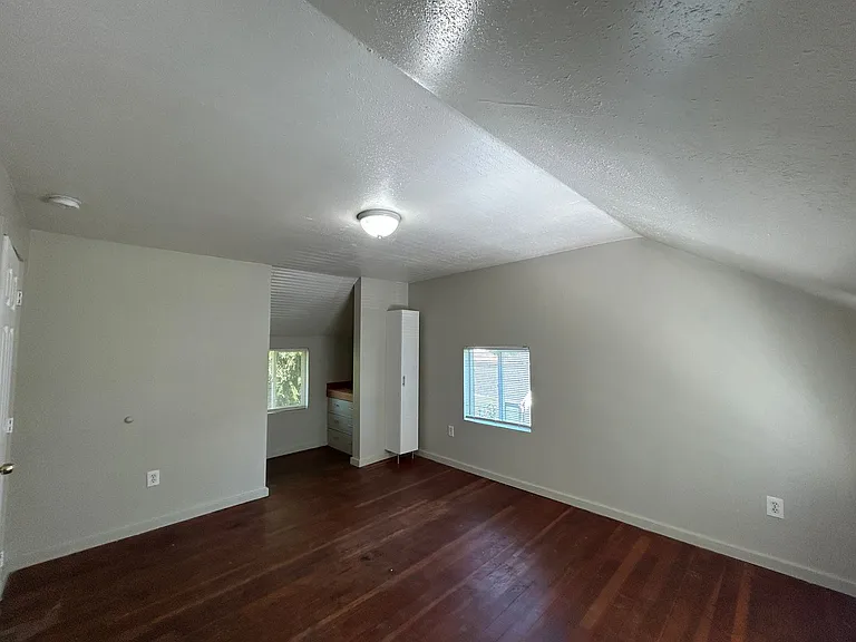 436 19th Ave — Photo 10