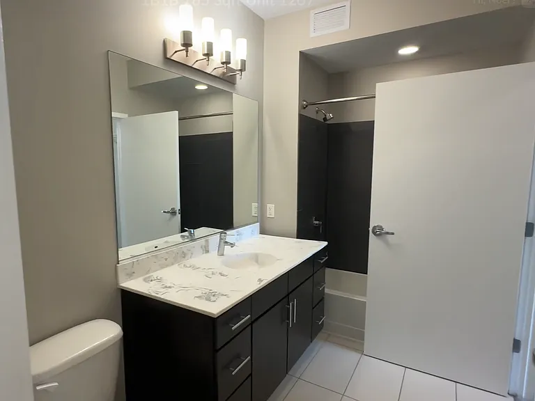 623 W Washington Blvd #1407 — Photo 9