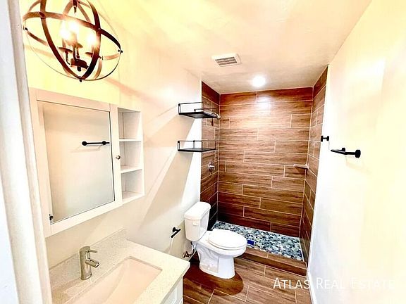 3rd image of 1606 W Taylor St #C