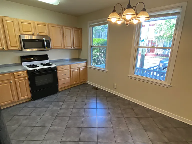 13 S Robinson St #B — Photo 19