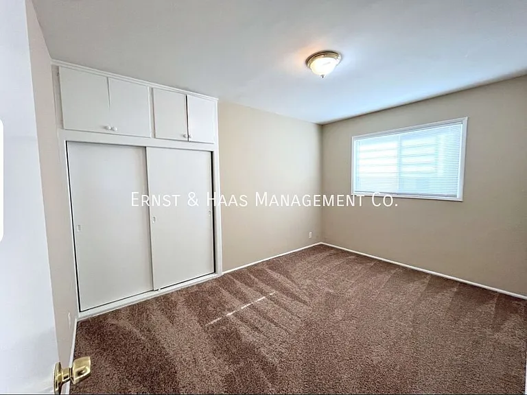 510 Roycroft Ave — Photo 6