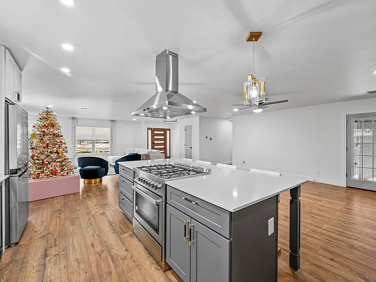 9806 Parkford Dr — Photo 5