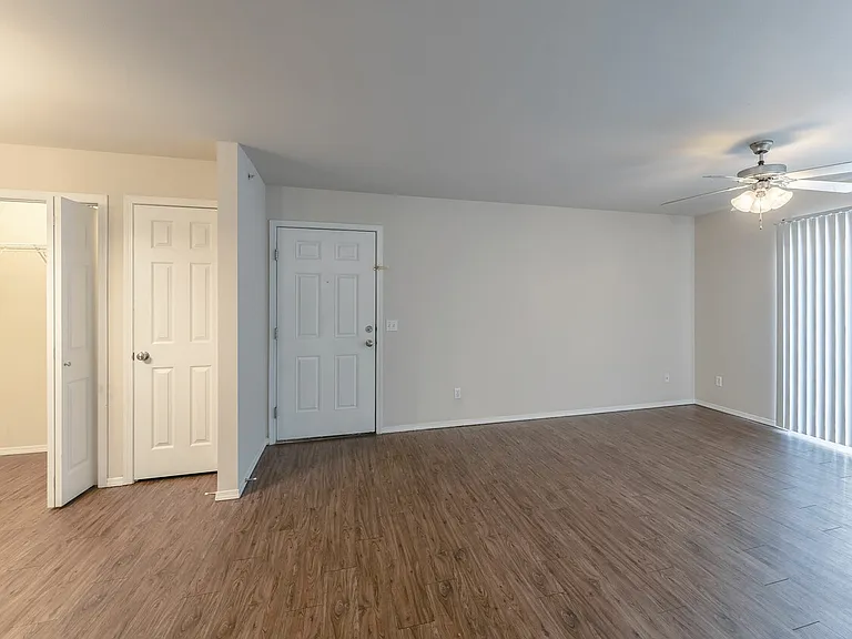 Sandstone Heights Apartments — Photo 30