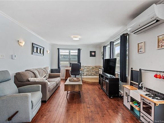 3rd image of 40 Winter St
