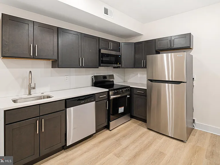 5217 Warren St #1/2-3 — Photo 3