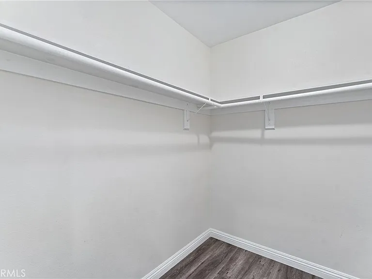 435 Cerritos Ave — Photo 23