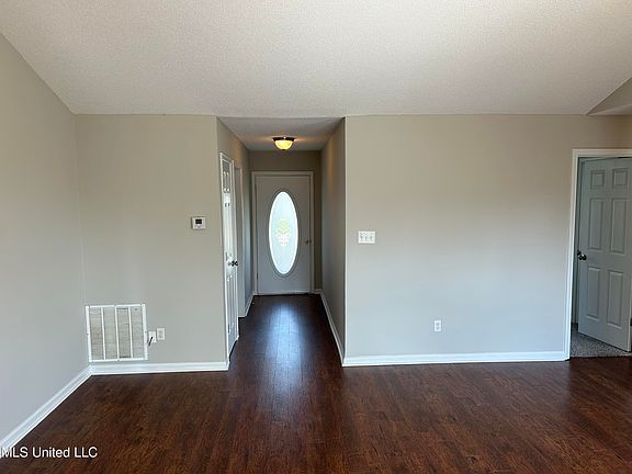 4th image of 130 Dogwood Dr