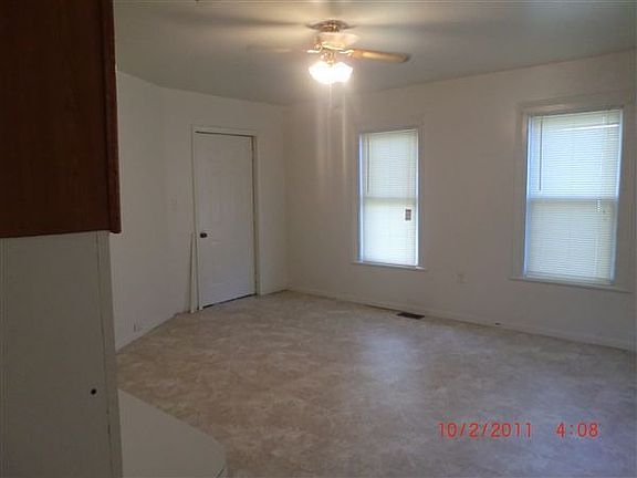 125 Apt1 LivingArea