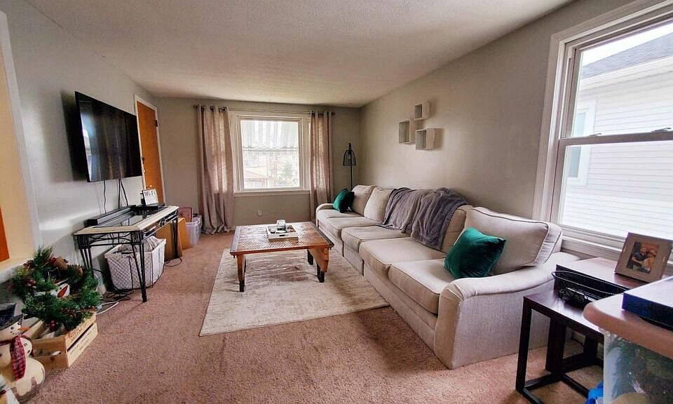 1st image of 115 Tremaine Ave Floor 2