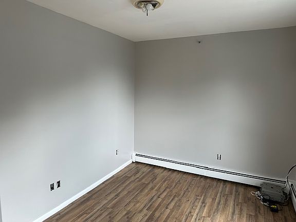 2nd image of 495 Ashford Ave