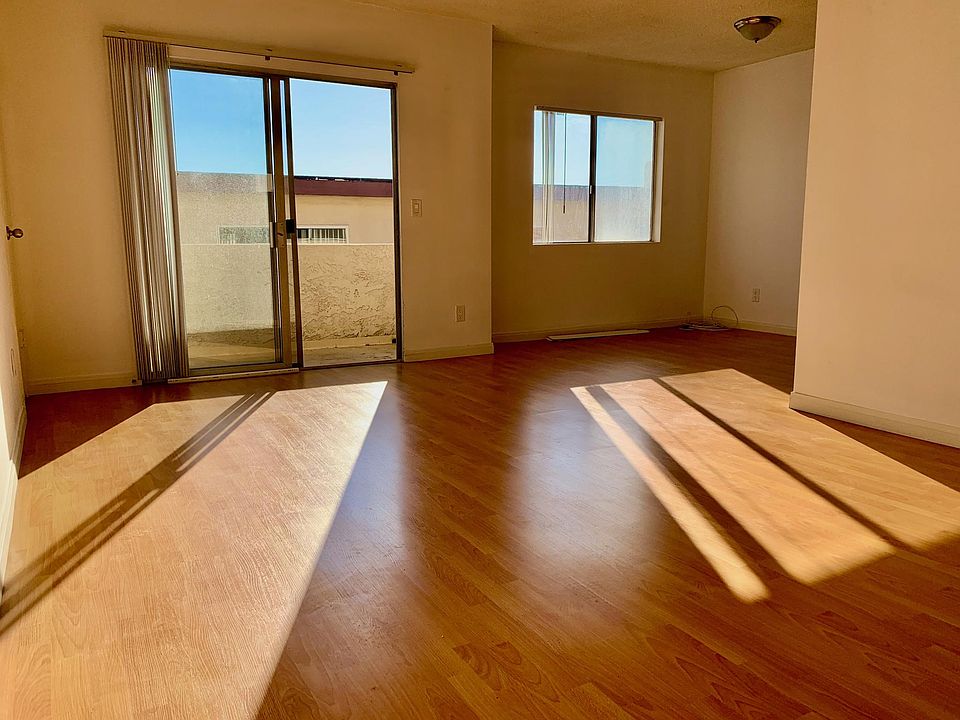 1st image of 12713 Caswell Ave APT 6