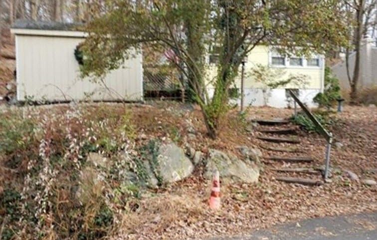 2nd image of 200 E Glen Rd