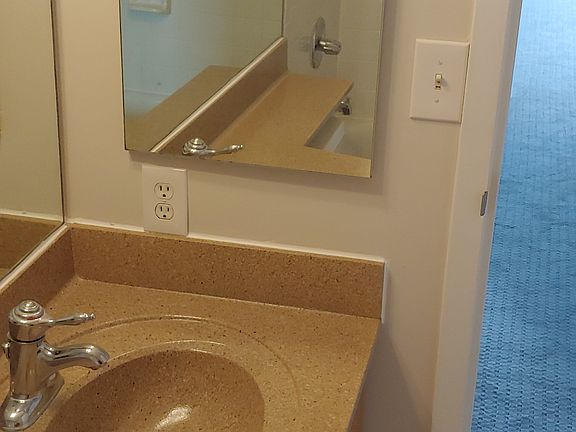 5th image of 1001 W Jefferson Ave #13E