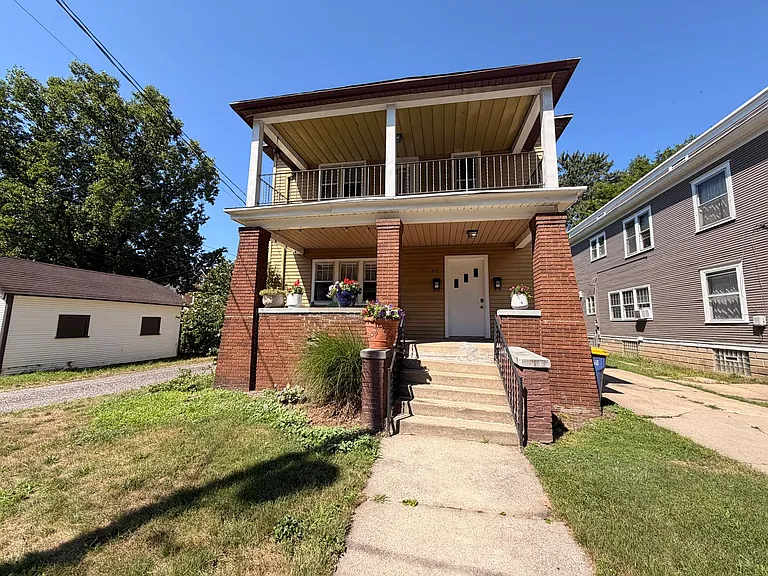 317 Pine Ave NW — Photo 1