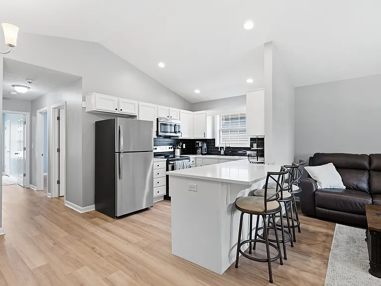 606 Kent St — Photo 8