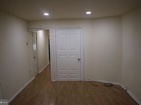 2nd image of 446 Roselyn St