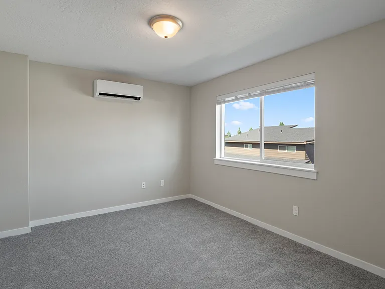 1679 S Cochran St — Photo 15