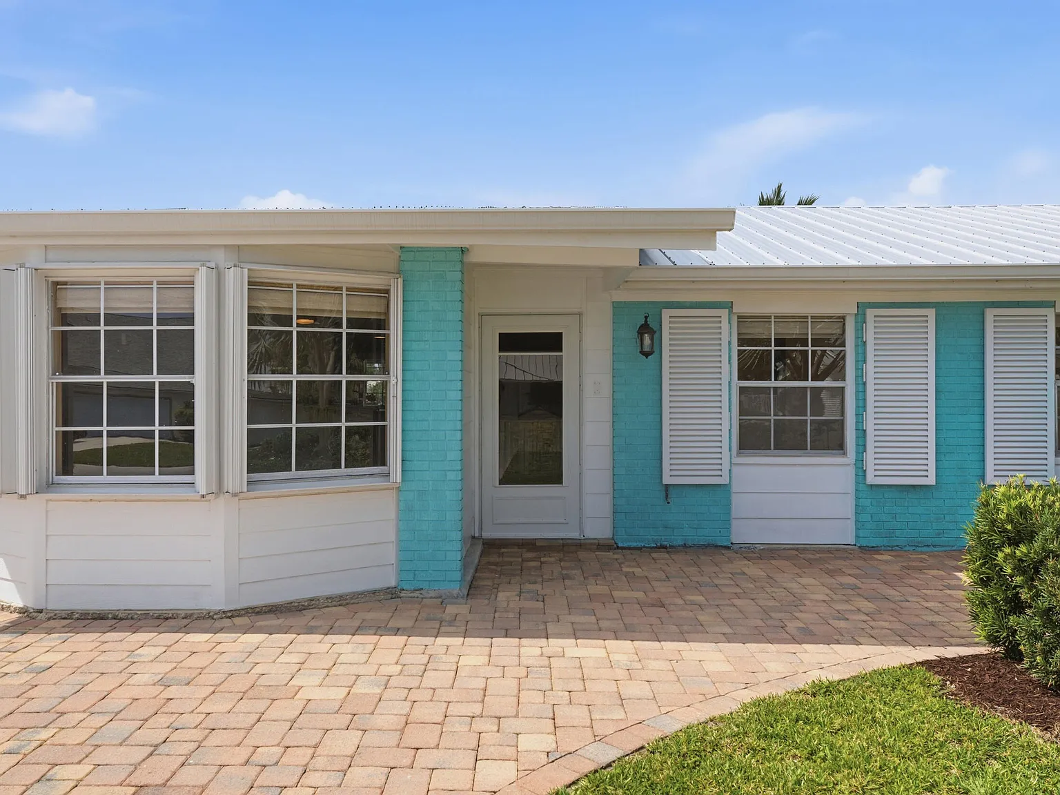 3 bed, 2.0 bath, 1501 sqft, $5,500 — Photo 3