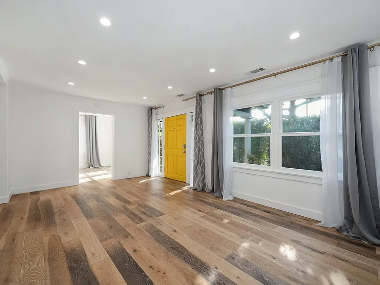 7715 Lexington Ave — Photo 7