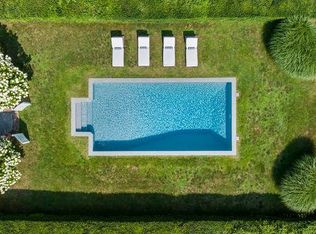 52 S Country Rd, Bellport, NY 11713