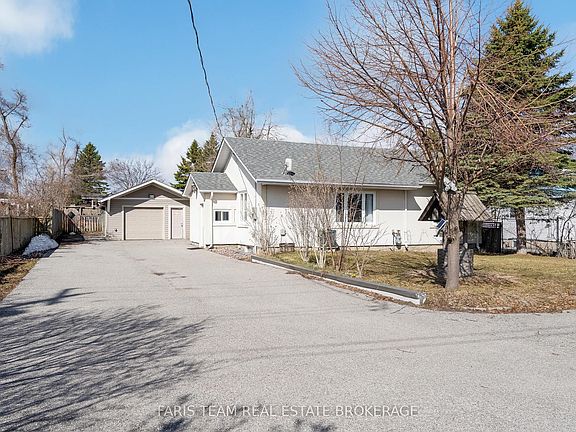 2nd image of 6950 Yonge St