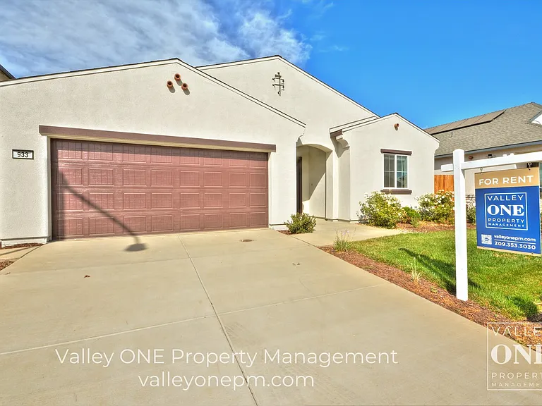 933 Tipton Ln — Photo 3
