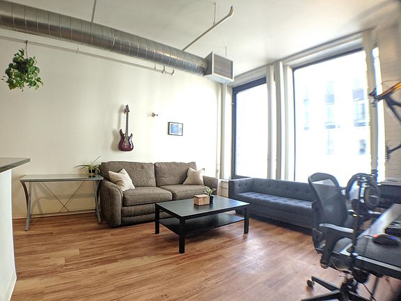 3rd image of 828 17th St Unit 417