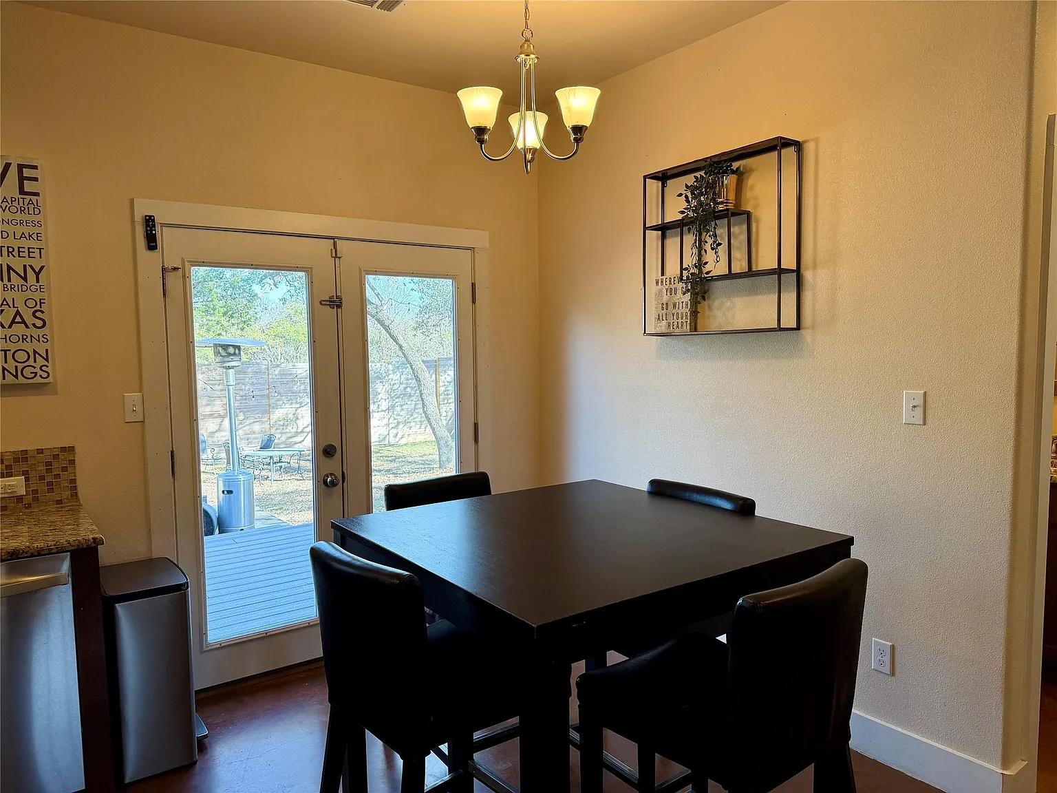 3 bed, 2.0 bath, 1100 sqft, $2,200 — Photo 4
