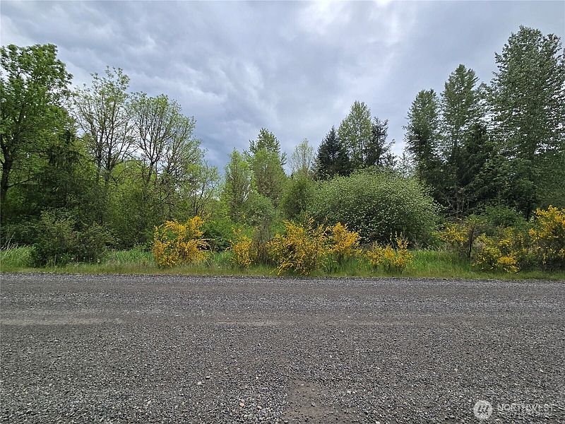 5th image of 5102 Harts Lake Road S