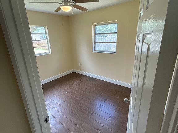 5th image of 713 Oak St
