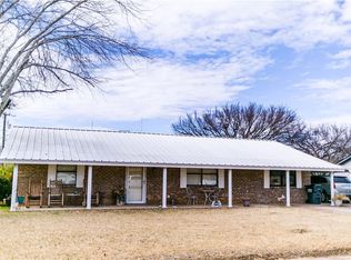 912 Chestnut St, Hico, TX 76457