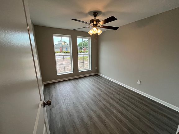 5th image of 610 W Buena Vista Ave #1