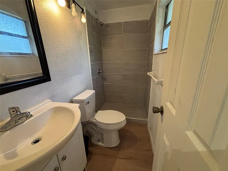 205 S Chandler Ave — Photo 10