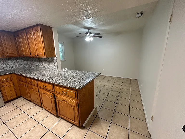430 Parkview Dr — Photo 4