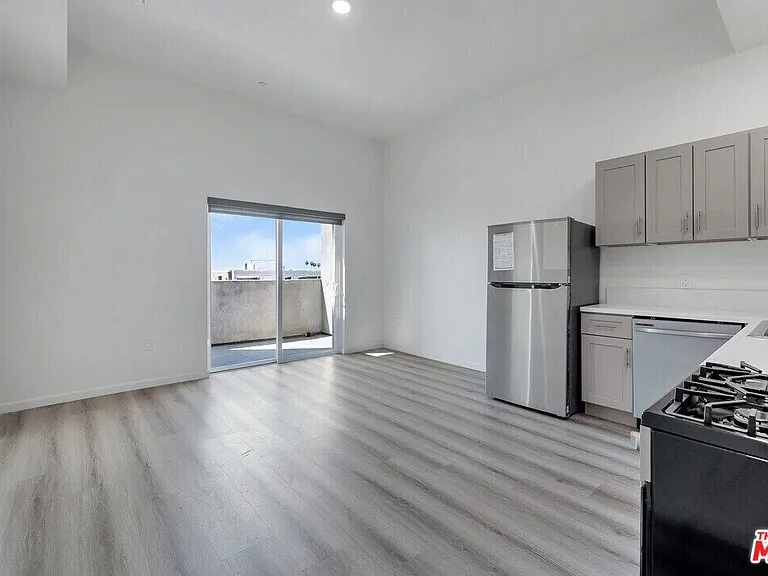 983 Dewey Ave #204 — Photo 5