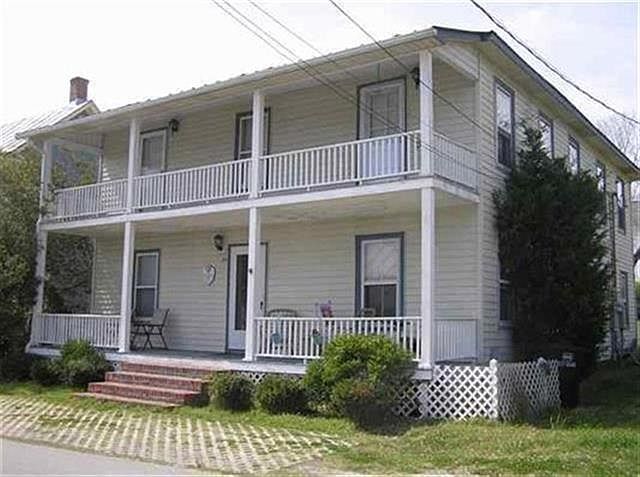 2nd image of 218A S Elm St