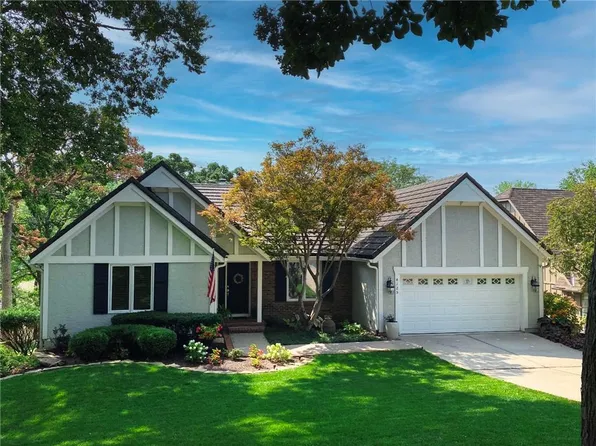 4125 NE Edgewater Ct, Lees Summit, MO 64064