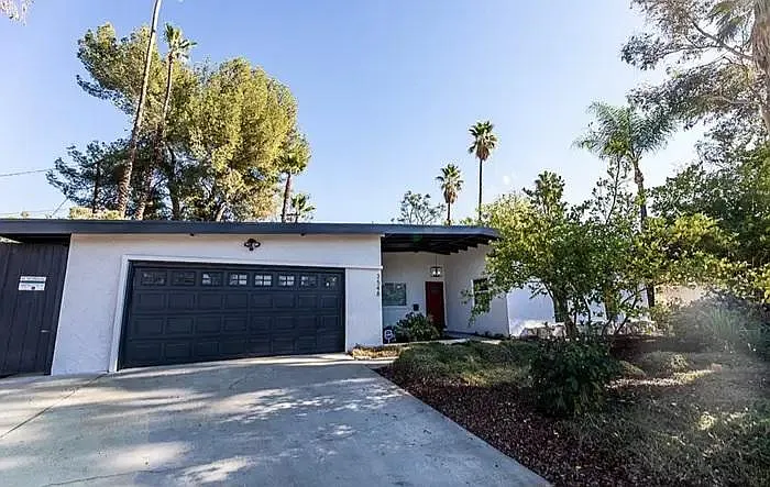 Valencia Hill Dr, Riverside — Photo 2