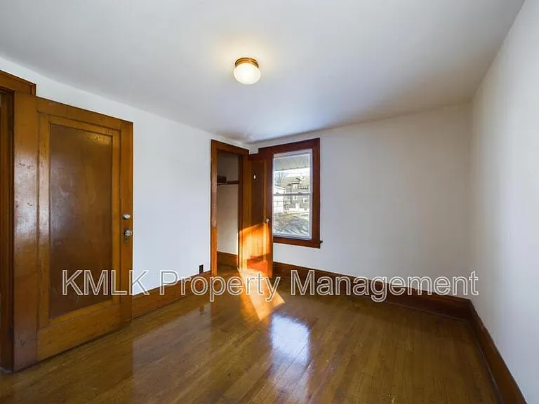 524 Allyn St — Photo 41