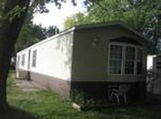 306 Canterbury Ln, Almont, MI 48003